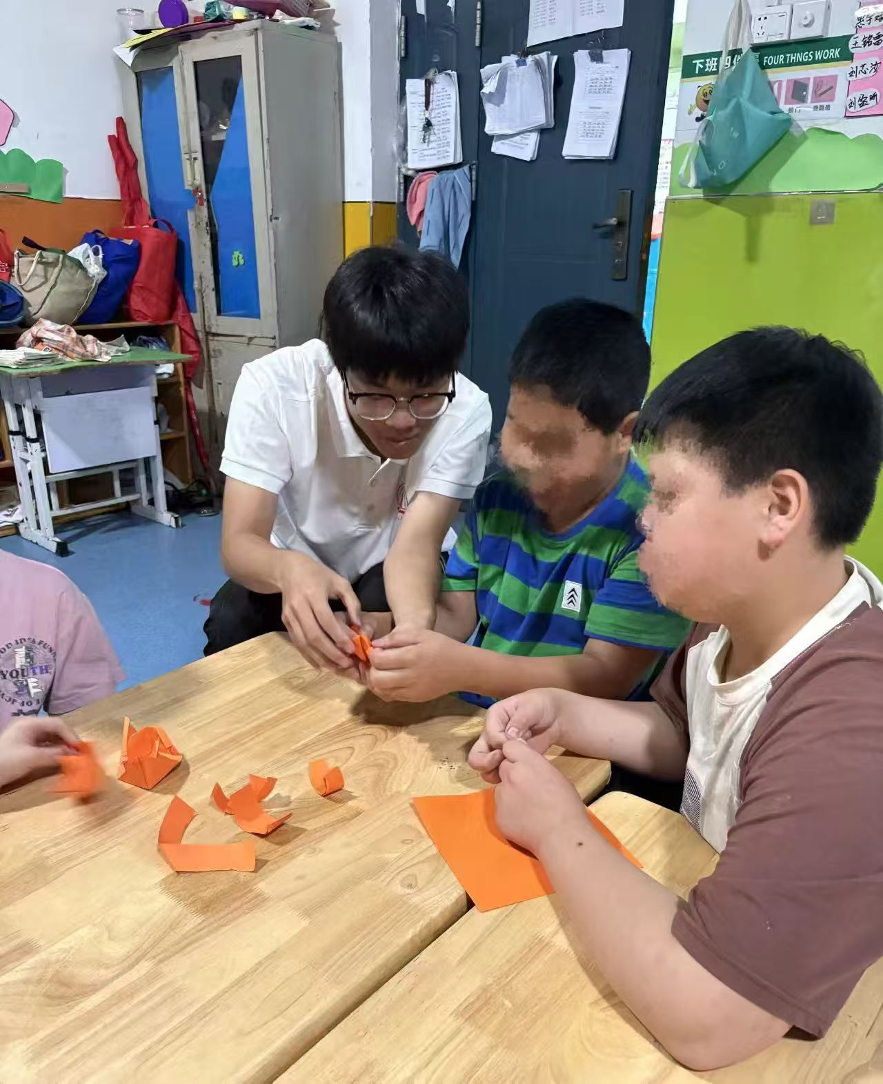 ��������ѧԺѧ���߽��������������ͯ�������ģ�ʵ������������������ͯ�罻�ɳ�