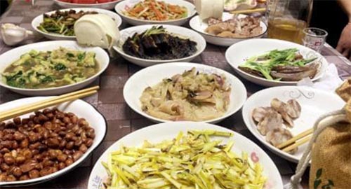Ů��ѧ���żٴ����ѻؼң�һ�ٷ��󣬱���ĸ����