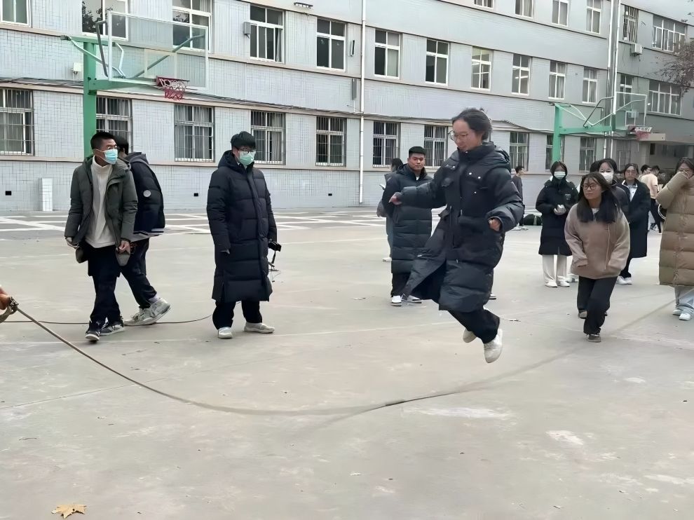 ��������ѧԺѧ��������֧����չ������֮�⣬���������ġ���ɫ���ջ