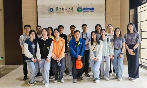 ����ʦ����ѧ��ѧѧԺ2102�ะ�人�л�ʵҵ�ɷ����޹�˾�ι�ѧϰ