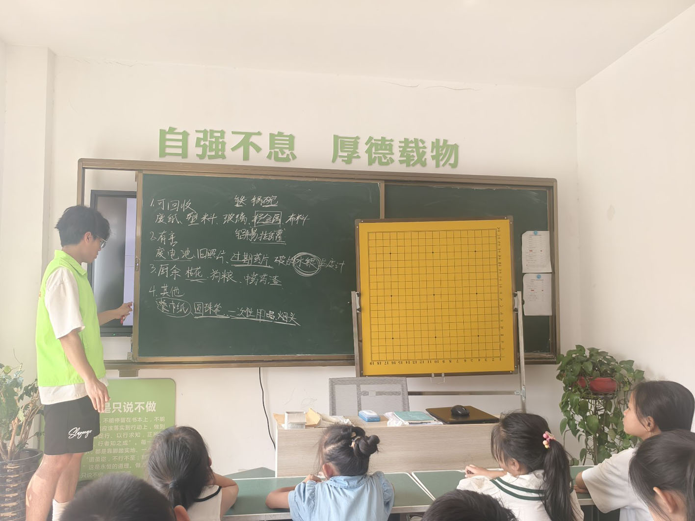 ������ɫ���룬���������ˮδ��