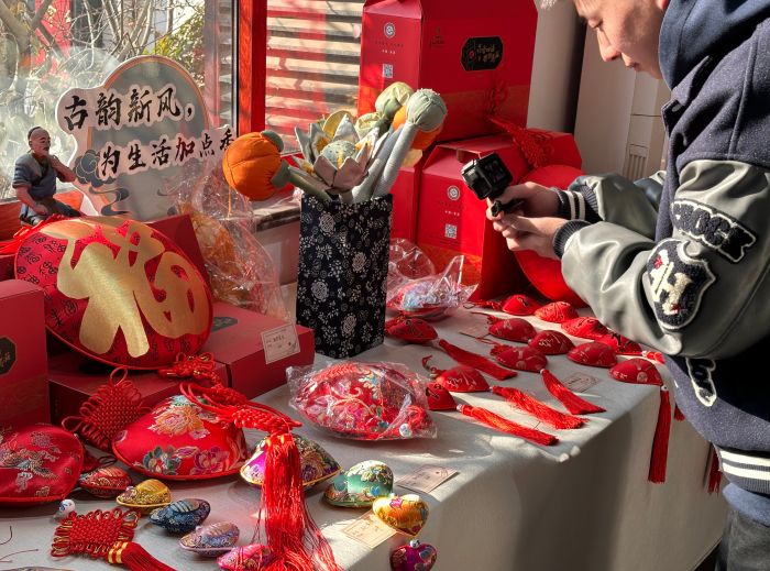 �������㡱̽��С�Ӹ�����̽Ѱ��ׯ��������з��ż��գ������л�֮�� ��΢�簵������ת������б���������������羫���������ȴҲ����������ǧ���������Ը����ؽ��ġ�Ϊ�����ھ�������ׯ������Ļ��ں����ֵ��
