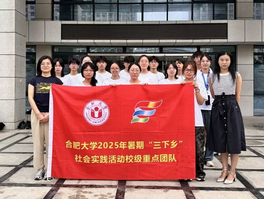 ���ߺ�ׯд�ഺ���������˻����ϡ����Ϸʴ�ѧ��īȾ����•�������ϡ�ʵ���ſ����������硱����