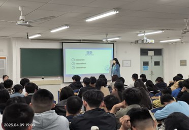 �ĳǴ�ѧ��е����������ѧԺ�ٰ조���ʮ���񣬷�У԰Σ��������
