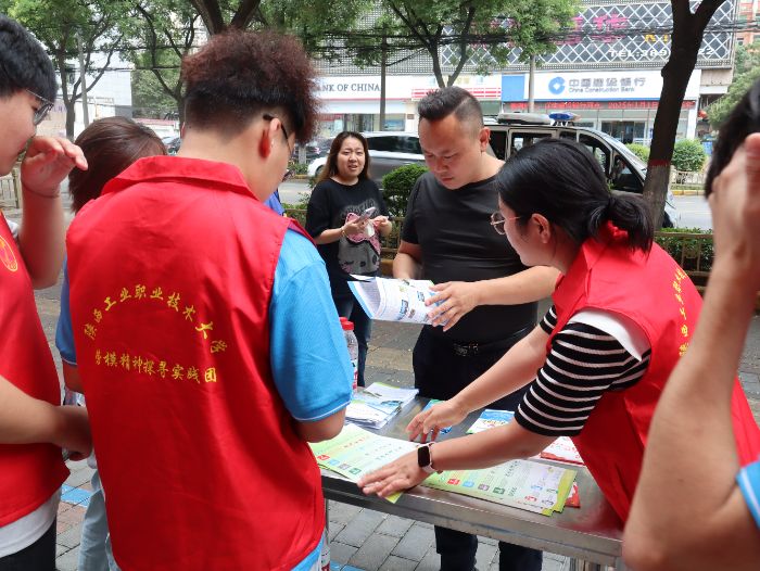 ���н���н�� ������ģ���񡪡�������ҵְҵ������ѧ��ģ����̽Ѱʵ�����߽�¤��������չ���������