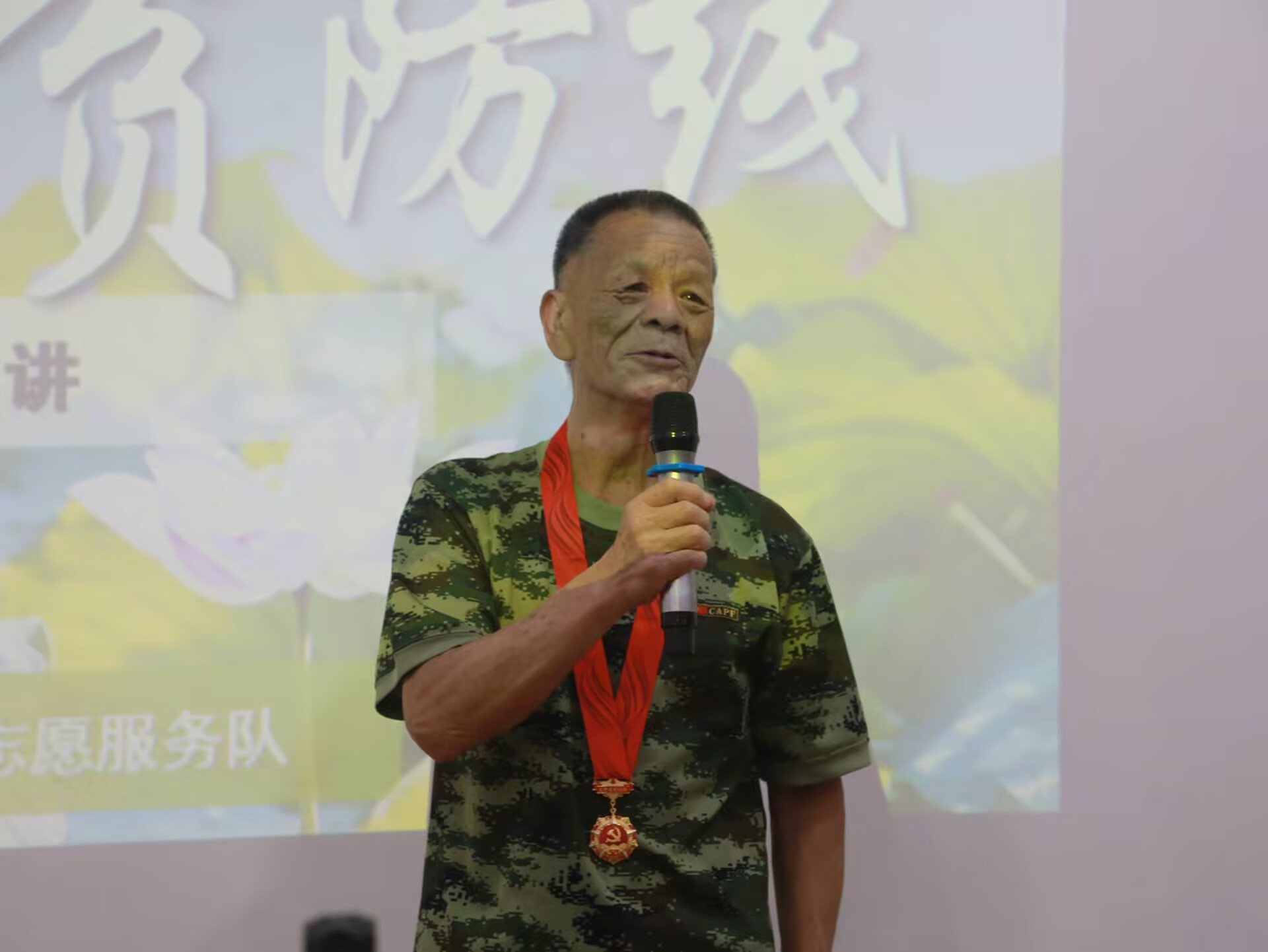 ���ɫ��磬������֮Լ������ʵ���������������·�