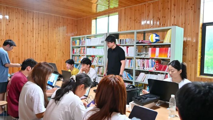 ������ҵ�Ƽ���ѧ�Ϳվ���ѧԺǰ��AI�ǻۿ��շ����Ÿϸ� �����ش󶳴忪չ����ʵ��