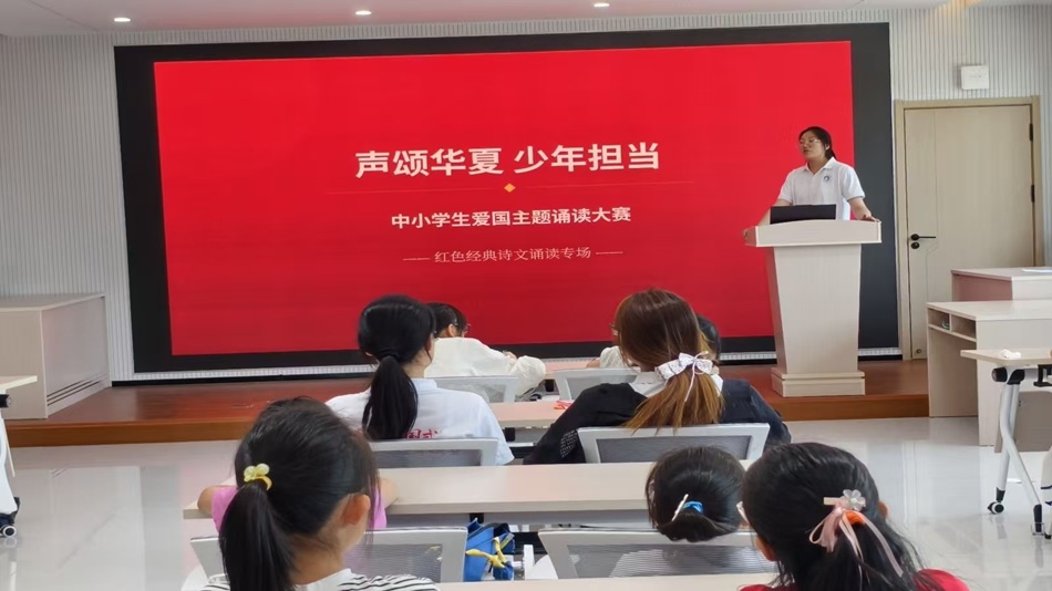 经典诵读比赛赛前课堂 吴海慧摄